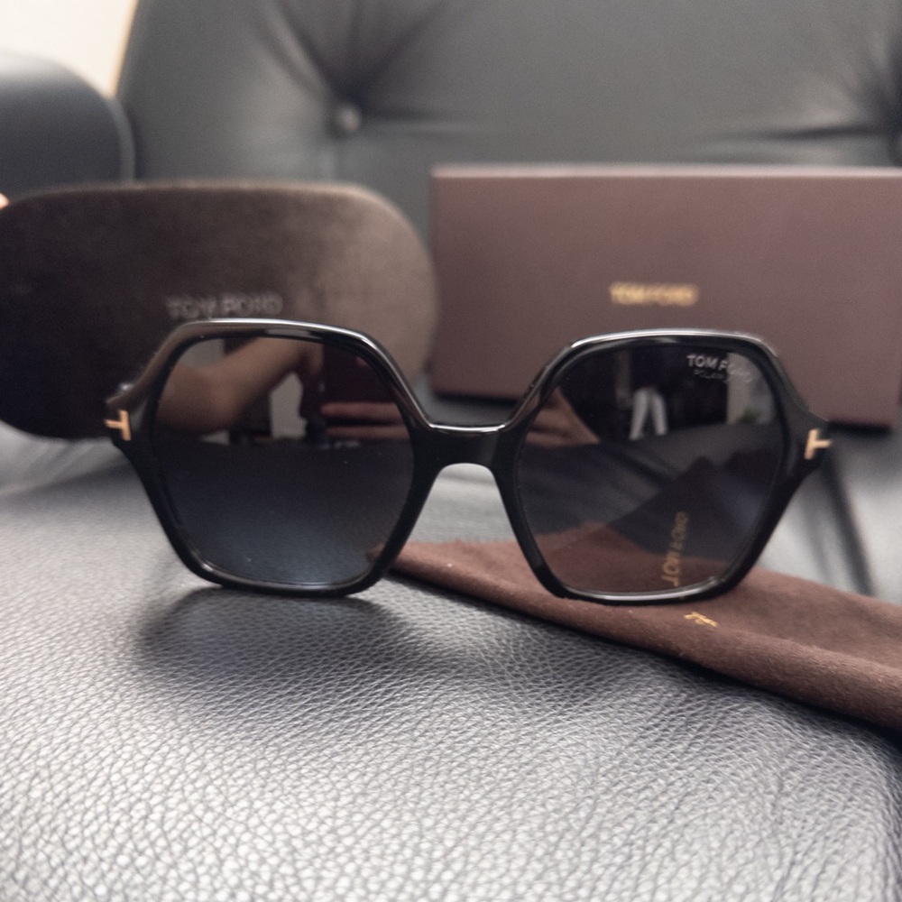 Tom Ford Romy FT1032 ECO Polarized Hexagonal Sunglasses in Shiny Black - Picture 2 of 8